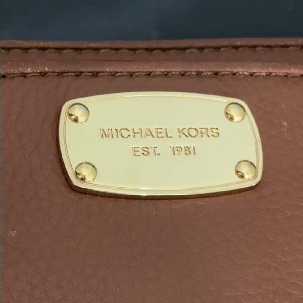 Michael Kors Clutch Makeup Leather Bag with Gold Accents AUTHENTIC - Picture 4 of 12